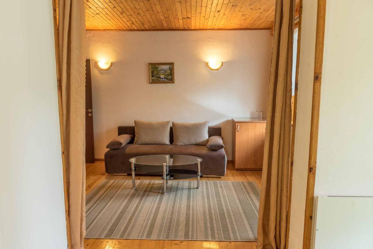 Hotel Paradise Place Kalofer Eksteriør billede