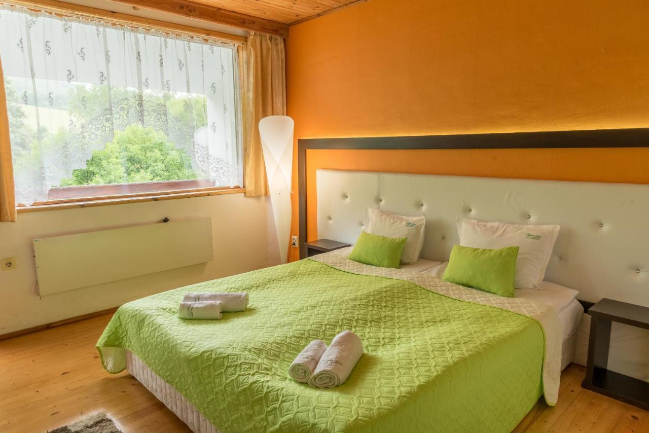 Hotel Paradise Place Kalofer Eksteriør billede