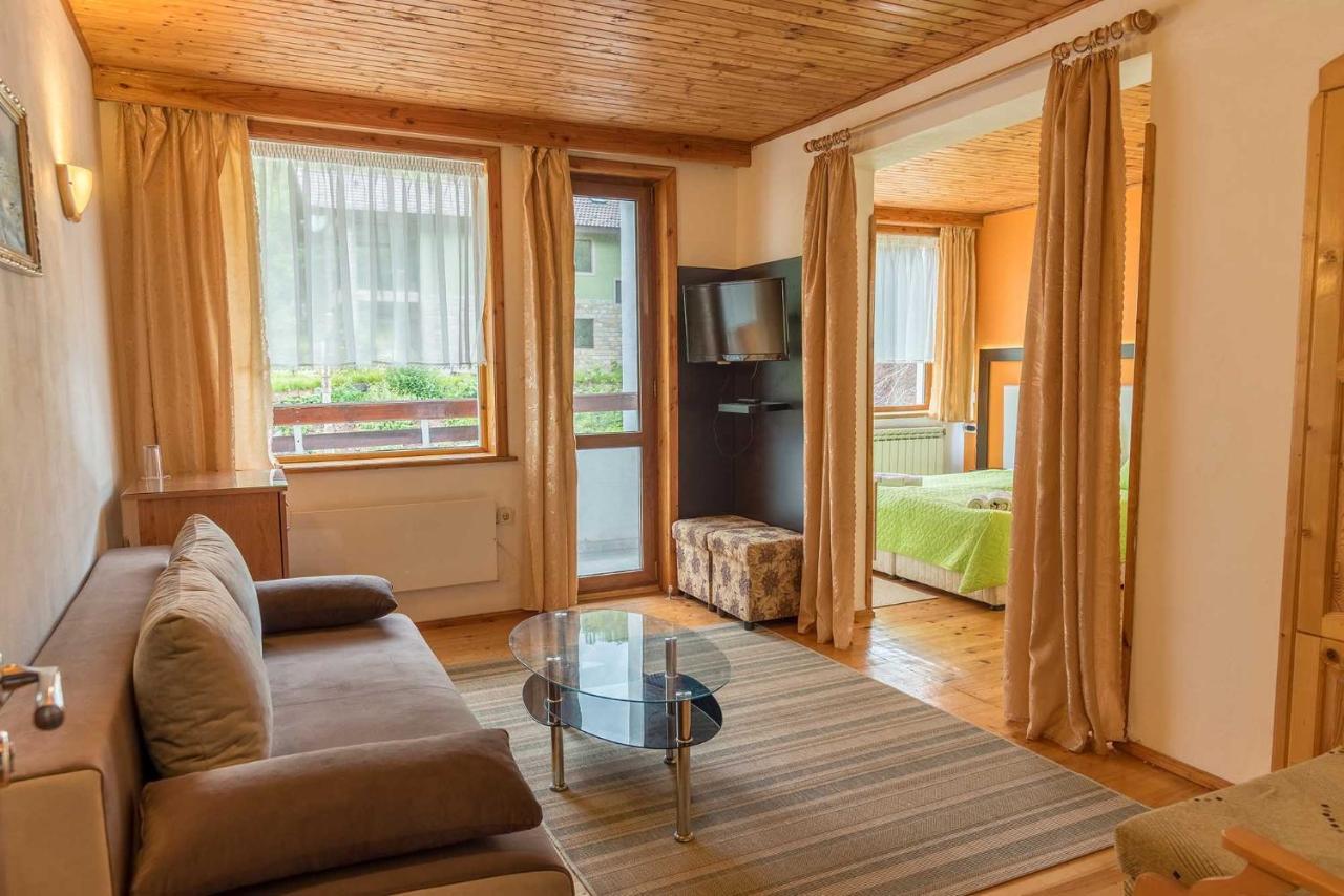 Hotel Paradise Place Kalofer Eksteriør billede