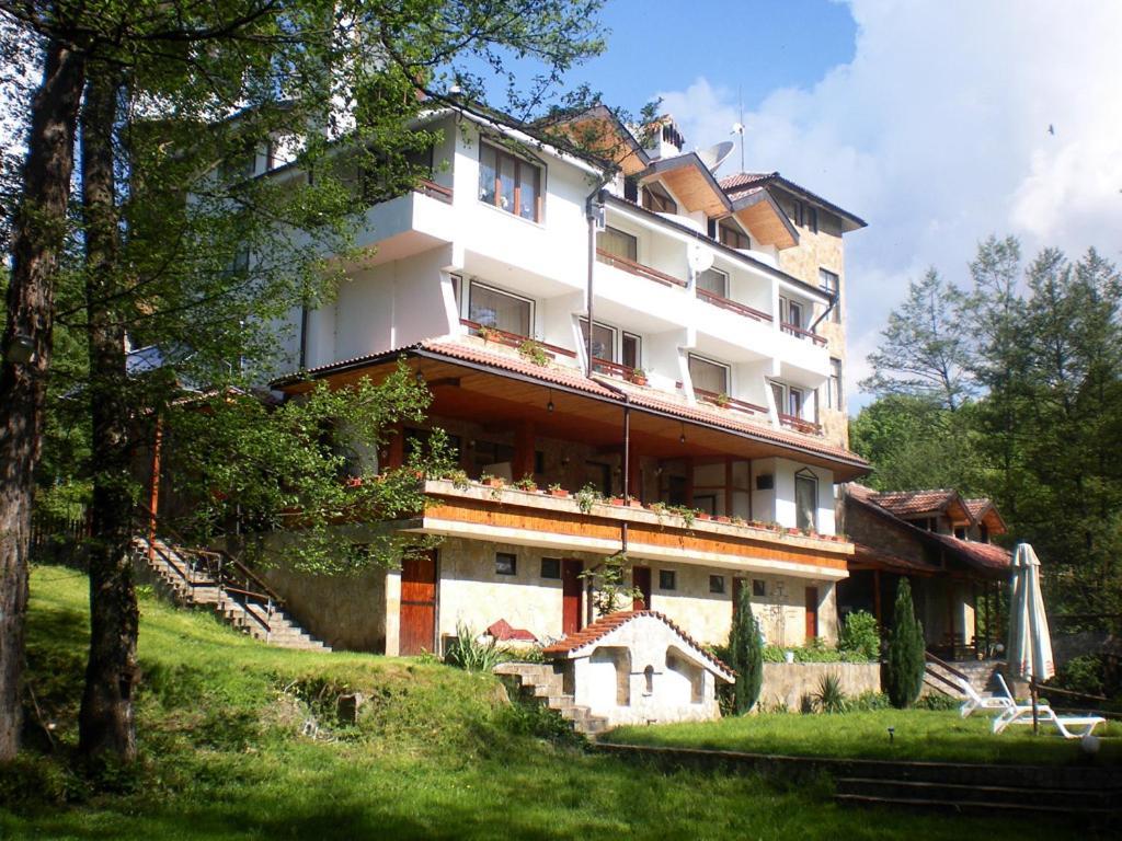 Hotel Paradise Place Kalofer Eksteriør billede