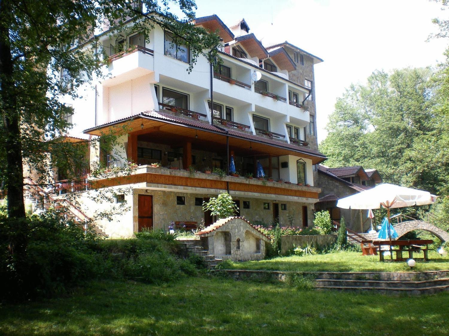 Hotel Paradise Place Kalofer Eksteriør billede
